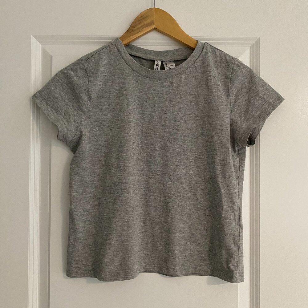 DIVIDED by H&M Grey Crew Neck Crop Tee – Short Sleeve Basic T-Shirt – Size S